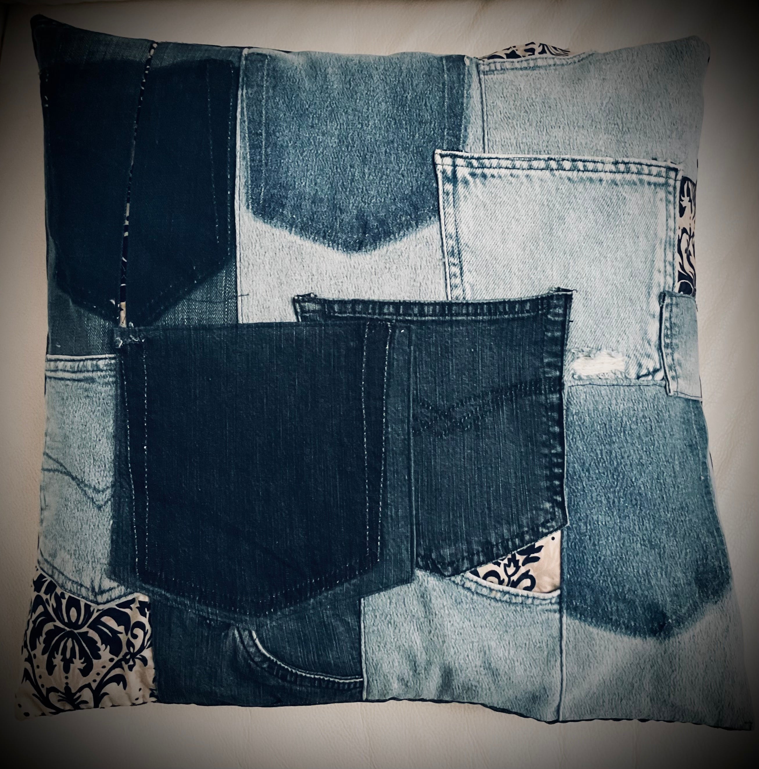 Cuscino denim tasche.